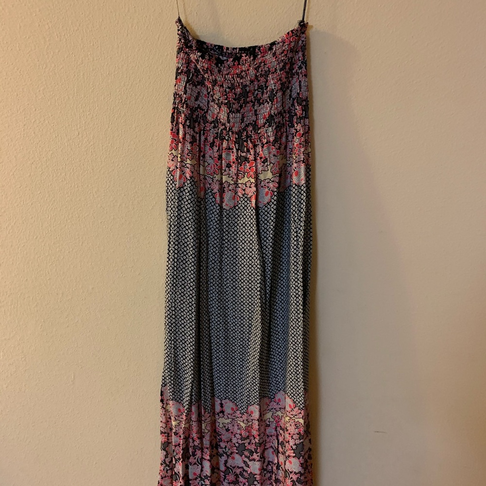 Maxi strapless sun dress.